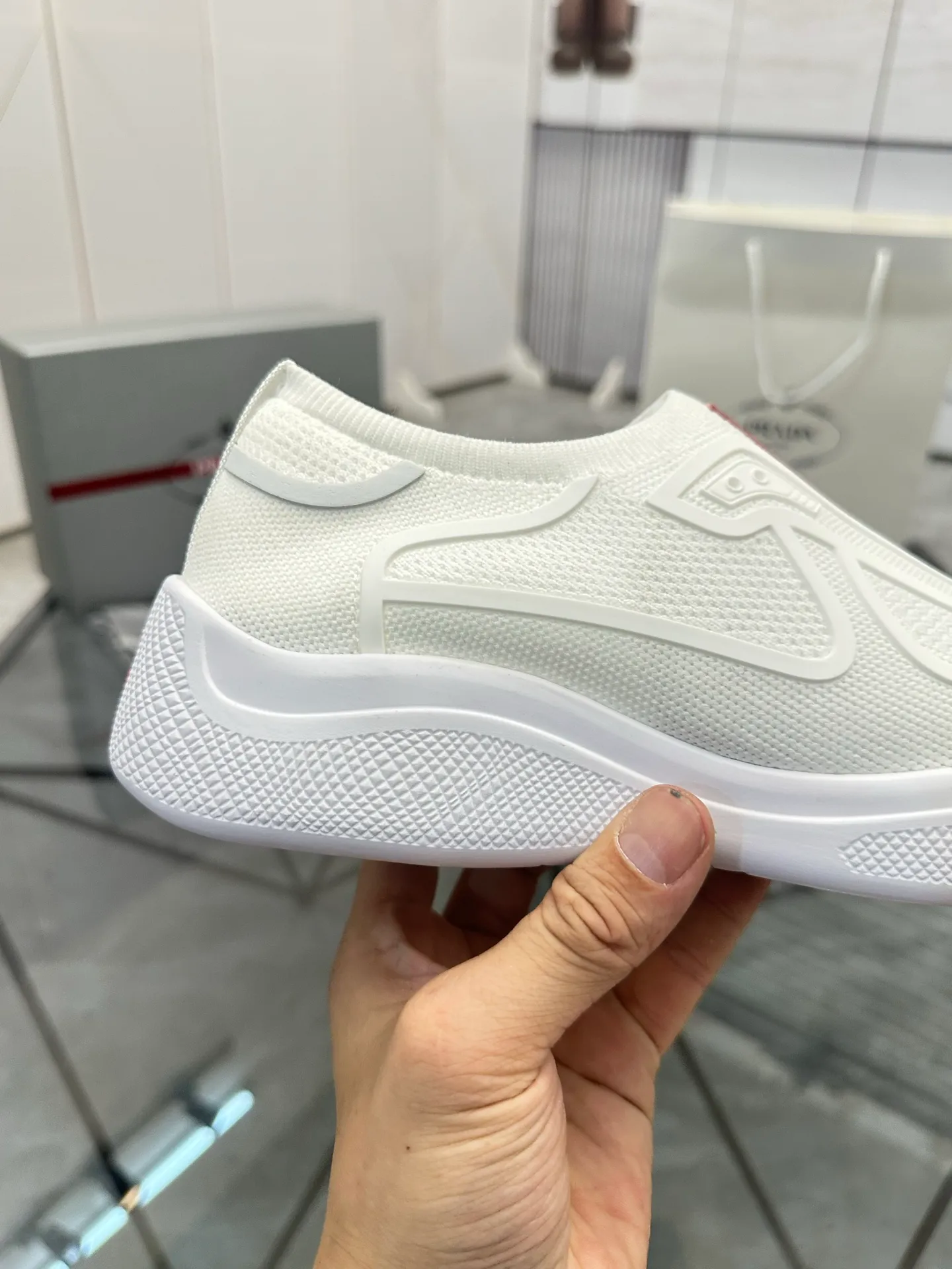 Men's shoes: 💰P460¥ High-end top quality Product trademark: Prada *"Prada*" low-top casual shoes Regular size: 38-45 (can be customized to 46) Product materials: imported original breathable fly knit upper, breathable lining, original outsole. No.: 001